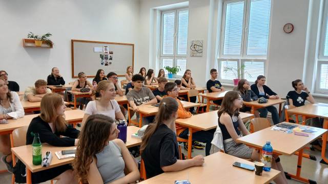 Série přednášek o EU pro druháky a kvartu, spolupráce s Eurocentrem